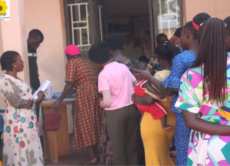 Afrikin in Buikwe, Oeganda: vorming & aanleg van een modeltuin! 736273108_1027074633037556_5550950238076940550_n