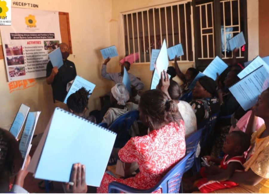 Afrikin in Buikwe, Oeganda: vorming & aanleg van een modeltuin! 736510754_1027074556370897_7977765016200418974_n