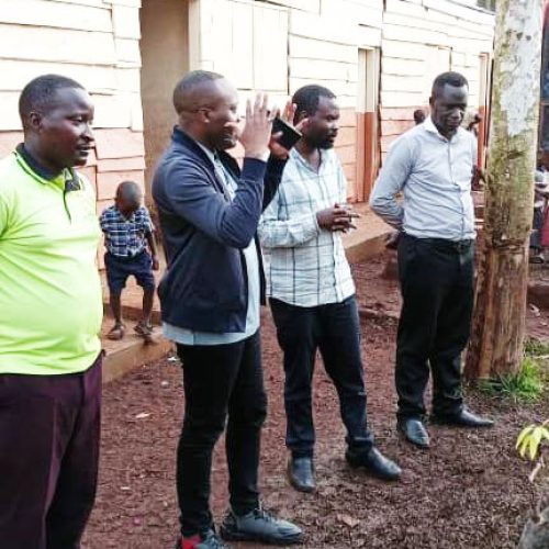 Enkele mensen uit het vrijwilligersteam bij Afrikin Oeganda